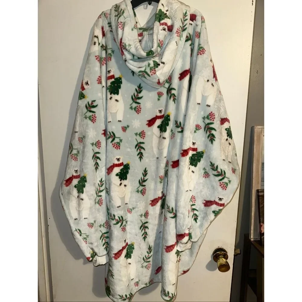 THROWZY by Marlo Lorenz Hooded Pullover Christmas polar bear Christmas tree Patt